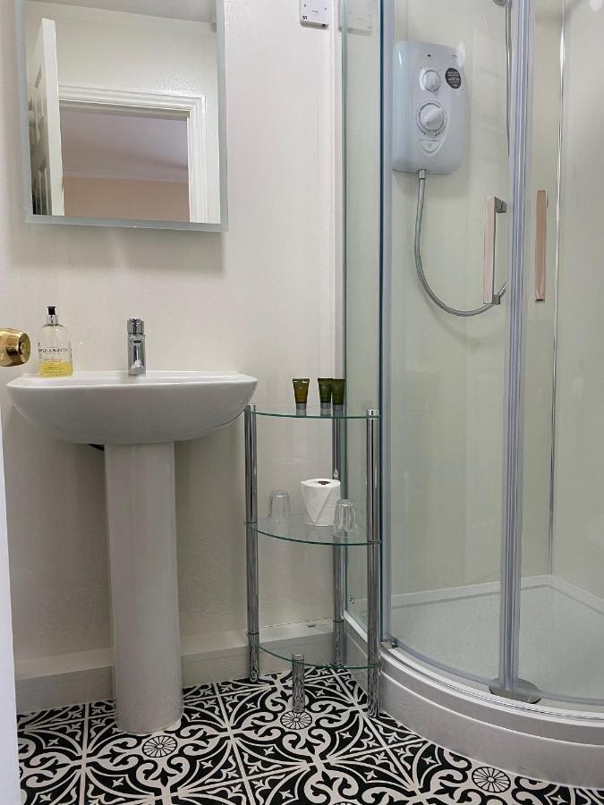 Byways Serviced Apartments Salisbury Bagian luar foto