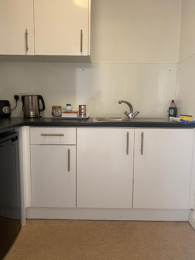 Byways Serviced Apartments Salisbury Bagian luar foto