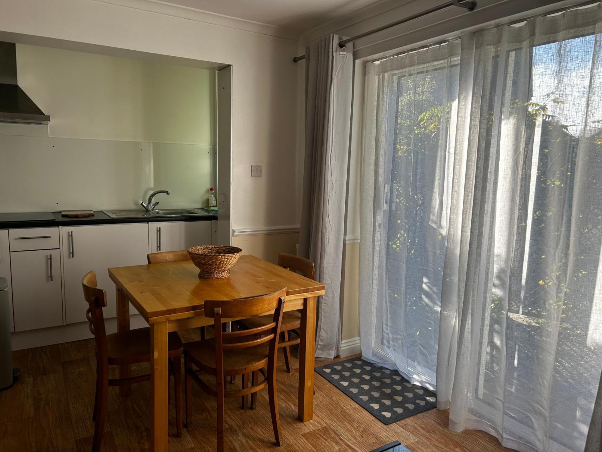 Byways Serviced Apartments Salisbury Bagian luar foto