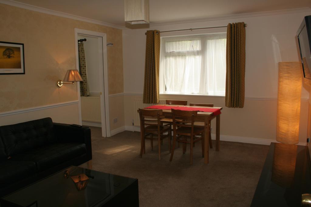Byways Serviced Apartments Salisbury Ruang foto